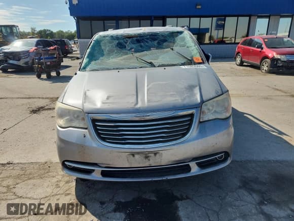 ✅ 2014 Chrysler Town & Country Touring L • VIN: 2C4RC1CG1ER107746 • Lot: 71529065. Wystawiony na Copart z przebiegiem 226 867 mil. Bezpłatny archiwum sprzedaży aukcyjnych z USA i szczegółowy raport historii pojazdu na DreamBid. Zdjęcie 5.