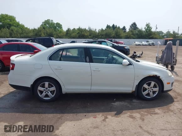 ✅ 2008 Volkswagen Jetta SE • VIN: 3VWRM71K18M022308 • Lot: 42404727. Listed on IAAI with 221,726 mi. Free auction sales archive from the USA and detailed vehicle history report at DreamBid. Image 13.