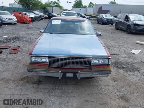 ✅ 1988 Cadillac DeVille • VIN: 1G6CD5151J4304380 • Lot: 42452512. Wystawiony na IAAI z przebiegiem 40 858 mil. Bezpłatny archiwum sprzedaży aukcyjnych z USA i szczegółowy raport historii pojazdu na DreamBid. Zdjęcie 12.