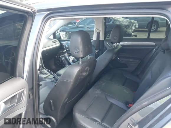 ✅ 2017 Volkswagen Golf S • VIN: 3VWH17AU1HM527478 • Lot: 43430312. Listed on IAAI with 82,493 mi. Free auction sales archive from the USA and detailed vehicle history report at DreamBid. Image 8.