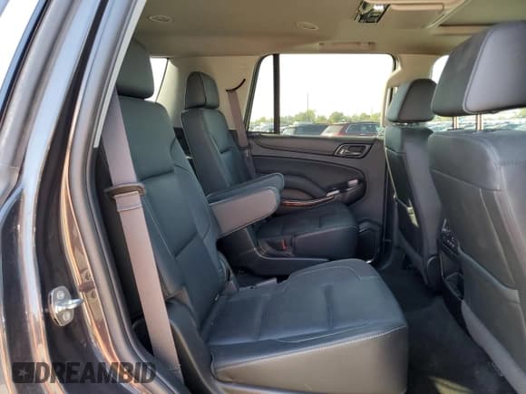 ✅ 2017 GMC Yukon SLT • VIN: 1GKS2BKC4HR230979 • Lot: 84623505. Listed on Copart with 114,324 mi. Free auction sales archive from the USA and detailed vehicle history report at DreamBid. Image 11.