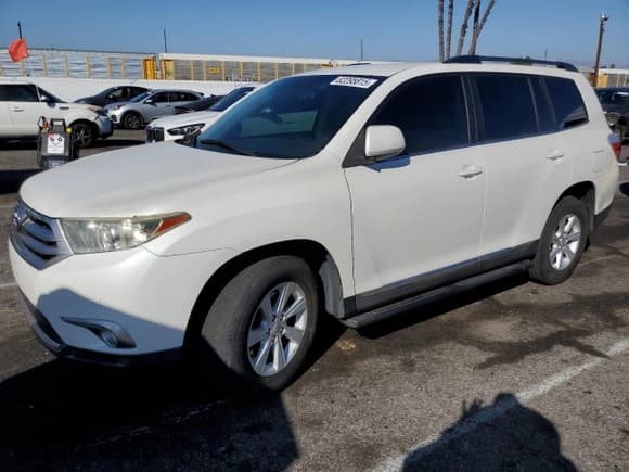 ✅ 2013 Toyota Highlander Plus • VIN: 5TDZK3EH4DS094730 • Лот: 82295815. Опубликован ранее на Copart с пробегом 145 963 миль. Бесплатный доступ к архиву аукционных продаж из США и подробный отчёт об истории автомобиля на DreamBid. Изображение 1.