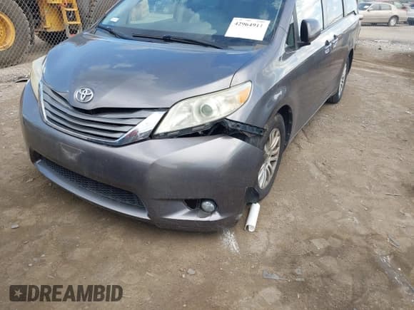 ✅ 2011 Toyota Sienna XLE • VIN: 5TDYK3DC1BS101292 • Lot: 42964911. Wystawiony na IAAI z przebiegiem 171 330 mil. Bezpłatny archiwum sprzedaży aukcyjnych z USA i szczegółowy raport historii pojazdu na DreamBid. Zdjęcie 6.