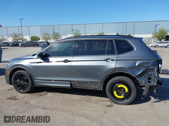 ✅ 2022 Volkswagen Tiguan SE R-Line Black • VIN: 3VVCB7AX6NM074394 • Лот: 42333751. Опубликован ранее на IAAI с пробегом 62 561 миль. Бесплатный доступ к архиву аукционных продаж из США и подробный отчёт об истории автомобиля на DreamBid. Изображение 15.