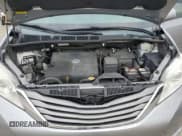 ✅ 2013 Toyota Sienna XLE AAS • VIN: 5TDYK3DC3DS280051 • Лот: 56063785. Опубликован ранее на Copart с пробегом 199 875 миль. Бесплатный доступ к архиву аукционных продаж из США и подробный отчёт об истории автомобиля на DreamBid. Изображение 12.