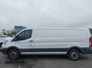 ✅ 2019 Ford Transit • VIN: 1FTYE9ZM3KKB11440 • Lot: 43321368. Wystawiony na IAAI z przebiegiem 63 069 mil. Bezpłatny archiwum sprzedaży aukcyjnych z USA i szczegółowy raport historii pojazdu na DreamBid. Zdjęcie 14.
