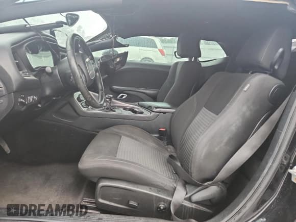 ✅ 2015 Dodge Challenger SXT • VIN: 2C3CDZAG9FH774760 • Lot: 81936565. Wystawiony na Copart z przebiegiem 195 411 mil. Bezpłatny archiwum sprzedaży aukcyjnych z USA i szczegółowy raport historii pojazdu na DreamBid. Zdjęcie 7.