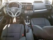 ✅ 2020 Honda Fit LX • VIN: 3HGGK5H4XLM717036 • Lot: 84906445. Wystawiony na Copart z przebiegiem 107 924 mil. Bezpłatny archiwum sprzedaży aukcyjnych z USA i szczegółowy raport historii pojazdu na DreamBid. Zdjęcie 8.