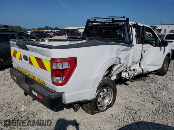 ✅ 2022 Ford F-150 XL • VIN: 1FTFX1E55NKE41909 • Lot: 63763585. Listed on Copart with 28,742 mi. Free auction sales archive from the USA and detailed vehicle history report at DreamBid. Image 3.