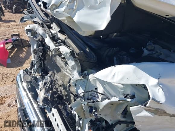 ✅ 2022 GMC Sierra 1500 SLT • VIN: 3GTU9DED0NG127165 • Lot: 41496347. Listed on IAAI with 29,892 mi. Free auction sales archive from the USA and detailed vehicle history report at DreamBid. Image 18.