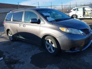 ✅ 2011 Toyota Sienna LE • VIN: 5TDKK3DC4BS044365 • Lot: 43745535. Wystawiony na IAAI z przebiegiem 165 573 mil. Bezpłatny archiwum sprzedaży aukcyjnych z USA i szczegółowy raport historii pojazdu na DreamBid. Zdjęcie 1.