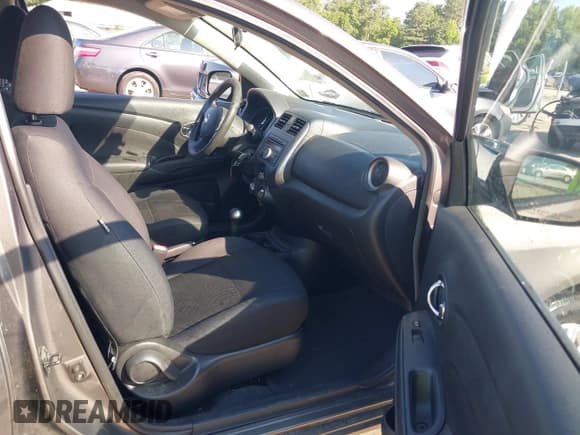 ✅ 2013 Nissan Versa S Plus • VIN: 3N1CN7AP8DL852840 • Lot: 42587405. Wystawiony na IAAI z przebiegiem 190 633 mil. Bezpłatny archiwum sprzedaży aukcyjnych z USA i szczegółowy raport historii pojazdu na DreamBid. Zdjęcie 5.