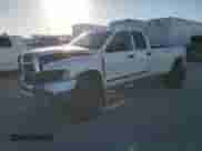 2005 Dodge 3500 SLT z VIN 3D7MS48C85G803889, wystawiony jako Copart lot #84667574 z przebiegiem 281 693 mil mil oraz Szkoda całkowita • Salvage title. Historia ofert i sprzedaży dostępna na DreamBid. Obrazek 1.
