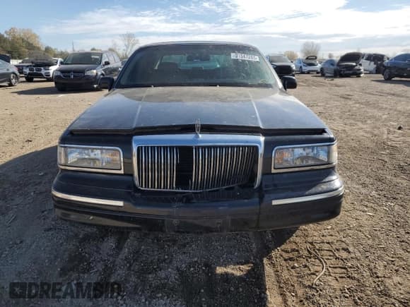 ✅ 1997 Lincoln Town Car Signature • VIN: 1LNLM82W2VY619947 • Lot: 91347265. Listed on Copart with 106,087 mi. Free auction sales archive from the USA and detailed vehicle history report at DreamBid. Image 5.