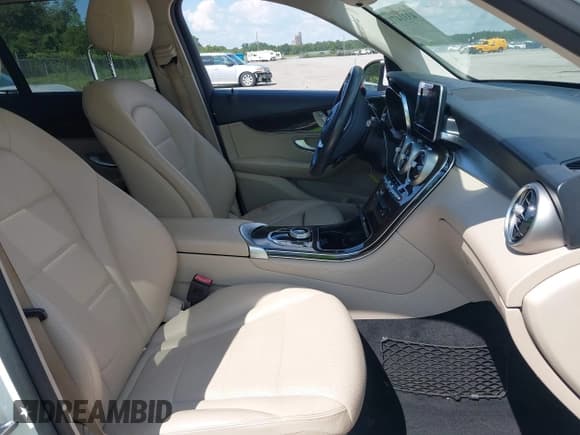 ✅ 2019 Mercedes-Benz GLC 300 • VIN: WDC0G4JB3KF571625 • Lot: 43314713. Wystawiony na IAAI z przebiegiem 163 725 mil. Bezpłatny archiwum sprzedaży aukcyjnych z USA i szczegółowy raport historii pojazdu na DreamBid. Zdjęcie 5.