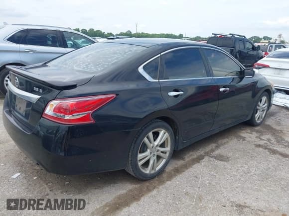 ✅ 2013 Nissan Altima SL • VIN: 1N4BL3AP4DC105003 • Lot: 43016744. Wystawiony na IAAI z przebiegiem 113 524 mil. Bezpłatny archiwum sprzedaży aukcyjnych z USA i szczegółowy raport historii pojazdu na DreamBid. Zdjęcie 4.