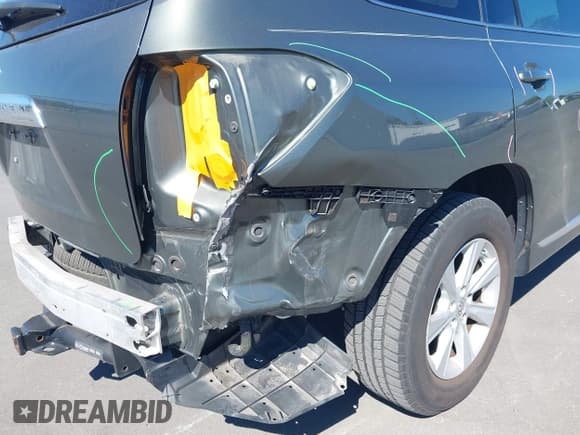 ✅ 2013 Toyota Highlander SE • VIN: 5TDZK3EH9DS103583 • Лот: 43472460. Опубликован ранее на IAAI с пробегом 105 782 миль. Бесплатный доступ к архиву аукционных продаж из США и подробный отчёт об истории автомобиля на DreamBid. Изображение 6.