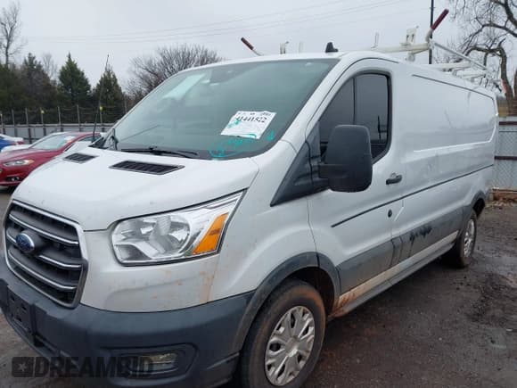 ✅ 2020 Ford Transit Cargo • VIN: 1FTBR1Y86LKA30515 • Lot: 41441522. Wystawiony na IAAI z przebiegiem 84 331 mil. Bezpłatny archiwum sprzedaży aukcyjnych z USA i szczegółowy raport historii pojazdu na DreamBid. Zdjęcie 17.