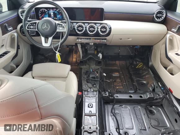 ✅ 2020 Mercedes-Benz A 220 • VIN: W1K3G4EB3LW046522 • Lot: 91845025. Wystawiony na Copart z przebiegiem 35 032 mil. Bezpłatny archiwum sprzedaży aukcyjnych z USA i szczegółowy raport historii pojazdu na DreamBid. Zdjęcie 8.