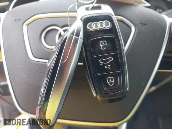 ✅ 2022 Audi A7 • VIN: WAUU2BF23NN059065 • Lot: 41869247. Wystawiony na IAAI z przebiegiem 40 466 mil. Bezpłatny archiwum sprzedaży aukcyjnych z USA i szczegółowy raport historii pojazdu na DreamBid. Zdjęcie 11.