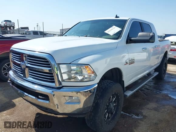 ✅ 2015 Ram 2500 SLT • VIN: 3C6UR5ML3FG674244 • Lot: 42550144. Wystawiony na IAAI z przebiegiem 220 481 mil. Bezpłatny archiwum sprzedaży aukcyjnych z USA i szczegółowy raport historii pojazdu na DreamBid. Zdjęcie 17.