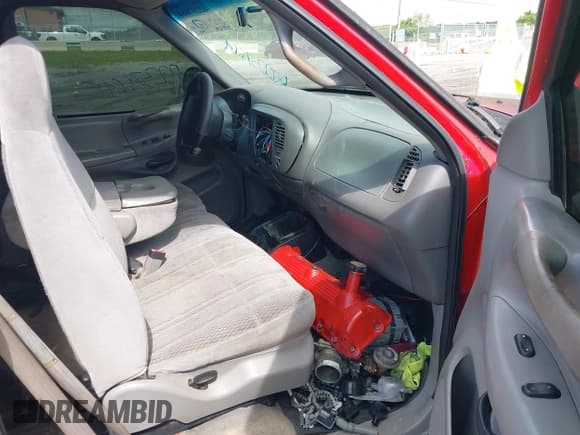 ✅ 1997 Ford F-150 XL • VIN: 1FTEX17L4VNB93416 • Lot: 42237664. Wystawiony na IAAI z przebiegiem 317 903 mil. Bezpłatny archiwum sprzedaży aukcyjnych z USA i szczegółowy raport historii pojazdu na DreamBid. Zdjęcie 5.