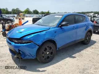 2023 Dodge Hornet GT Plus z VIN ZACNDFBN4P3A07633, wystawiony jako Copart lot #57776695 z przebiegiem 37 563 mil mil oraz Nie do naprawy • Non repairable. Historia ofert i sprzedaży dostępna na DreamBid. Obrazek 1.