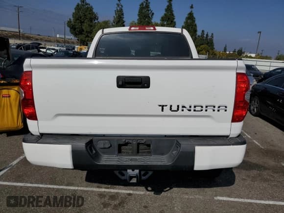 ✅ 2017 Toyota Tundra SR5 • VIN: 5TFEY5F18HX224101 • Лот: 43479235. Опубликован ранее на Copart с пробегом 88 398 миль. Бесплатный доступ к архиву аукционных продаж из США и подробный отчёт об истории автомобиля на DreamBid. Изображение 6.