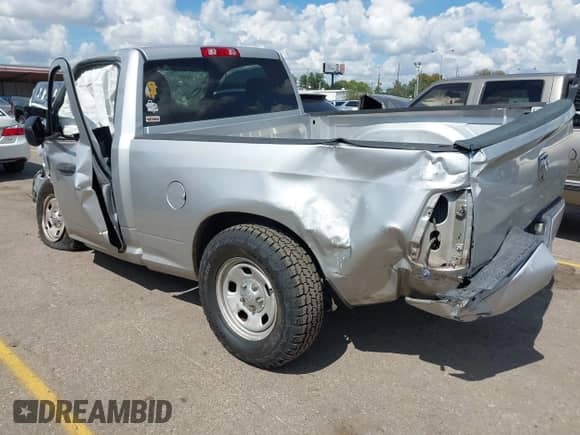 2016 Ram 1500 Express z VIN 3C6JR6AG4GG278048, wystawiony jako IAAI lot #43393792 z przebiegiem Nie podano mil oraz . Historia ofert i sprzedaży dostępna na DreamBid. Obrazek 3.