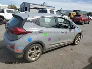 2019 Chevrolet Bolt EV LT z VIN 1G1FY6S04K4104725, wystawiony jako Copart lot #50739834 z przebiegiem 56 724 mil mil oraz . Historia ofert i sprzedaży dostępna na DreamBid. Obrazek 3.