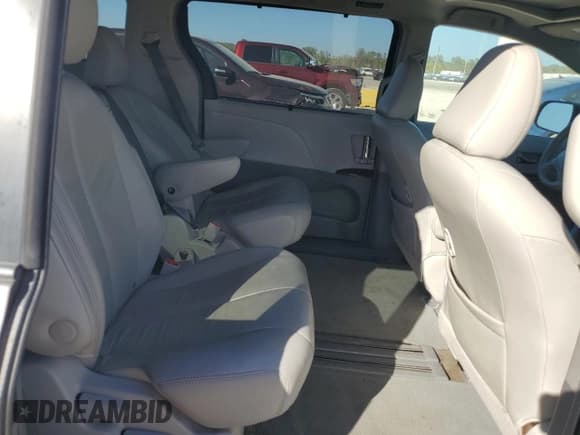 ✅ 2012 Toyota Sienna XLE AAS • VIN: 5TDYK3DC6CS182081 • Lot: 82461065. Wystawiony na Copart z przebiegiem 185 845 mil. Bezpłatny archiwum sprzedaży aukcyjnych z USA i szczegółowy raport historii pojazdu na DreamBid. Zdjęcie 10.