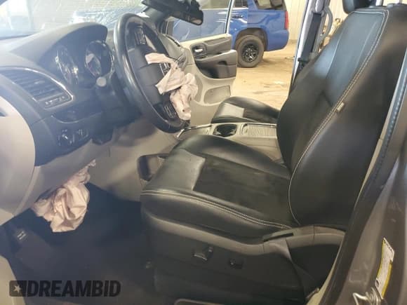 ✅ 2019 Dodge Grand Caravan SXT • VIN: 2C4RDGCGXKR682648 • Lot: 80169135. Wystawiony na Copart z przebiegiem Nie podano. Bezpłatny archiwum sprzedaży aukcyjnych z USA i szczegółowy raport historii pojazdu na DreamBid. Zdjęcie 7.