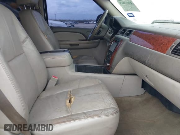 ✅ 2008 Chevrolet Silverado 1500 1LT • VIN: 3GCEK13J38G214837 • Lot: 43637665. Wystawiony na IAAI z przebiegiem 256 229 mil. Bezpłatny archiwum sprzedaży aukcyjnych z USA i szczegółowy raport historii pojazdu na DreamBid. Zdjęcie 5.