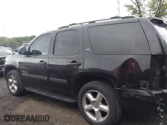 2007 Chevrolet Tahoe LTZ с VIN 1GNFK13007J126571, выставлен на аукционе IAAI как лот 43396515 с пробегом 240 070 миль миль и . История ставок и продаж доступна на DreamBid. Изображение 14.