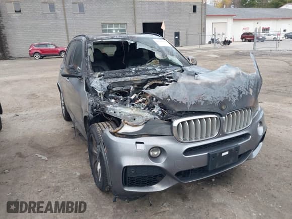 ✅ 2015 BMW X5 xDrive50i • VIN: 5UXKR6C50F0J76918 • Лот: 43696994. Опубликован ранее на IAAI с пробегом 141 000 миль. Бесплатный доступ к архиву аукционных продаж из США и подробный отчёт об истории автомобиля на DreamBid. Изображение 1.