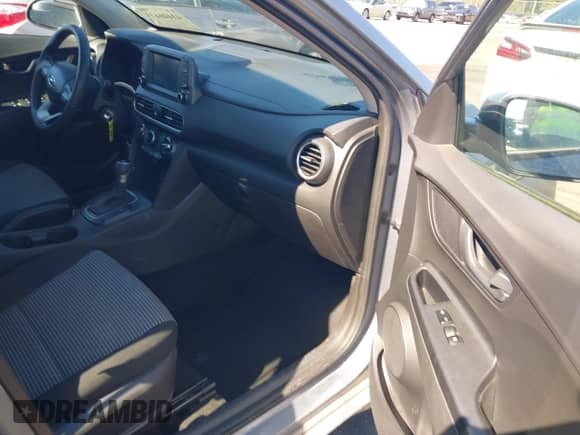 2018 Hyundai Kona SE с VIN KM8K12AA4JU067408, выставлен на аукционе IAAI как лот 43440443 с пробегом 48 279 миль миль и . История ставок и продаж доступна на DreamBid. Изображение 5.