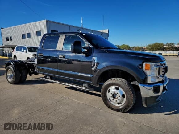 ✅ 2021 Ford F-350 XL • VIN: 1FT8W3DT1MEC83959 • Lot: 94716945. Listed on Copart with 106,734 mi. Free auction sales archive from the USA and detailed vehicle history report at DreamBid. Image 1.