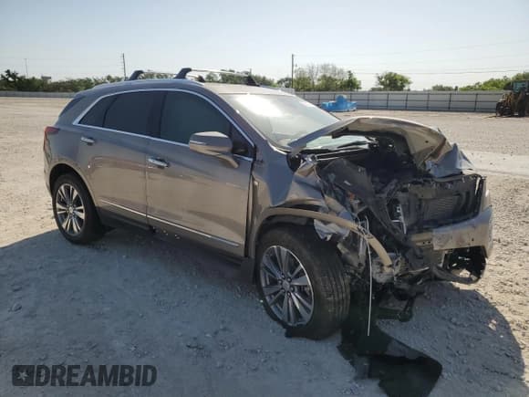 ✅ 2022 Cadillac XT5 Premium Luxury AWD • VIN: 1GYKNERS9NZ120517 • Lot: 52633745. Wystawiony na Copart z przebiegiem 31 456 mil. Bezpłatny archiwum sprzedaży aukcyjnych z USA i szczegółowy raport historii pojazdu na DreamBid. Zdjęcie 4.