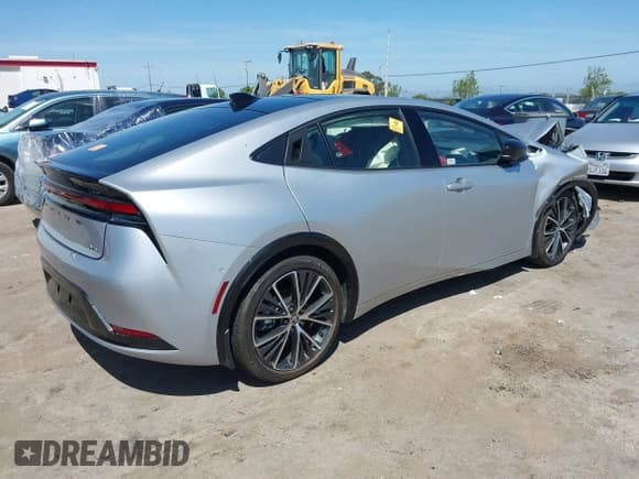 ✅ 2024 Toyota Prius LE • VIN: JTDACAAU0R3043770 • Lot: 42142393. Wystawiony na IAAI z przebiegiem 2 733 mil. Bezpłatny archiwum sprzedaży aukcyjnych z USA i szczegółowy raport historii pojazdu na DreamBid. Zdjęcie 4.