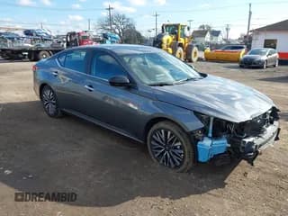✅ 2025 Nissan Altima SV • VIN: 1N4BL4DV5SN389226 • Lot: 43749823. Wystawiony na IAAI z przebiegiem 10 807 mil. Bezpłatny archiwum sprzedaży aukcyjnych z USA i szczegółowy raport historii pojazdu na DreamBid. Zdjęcie 1.
