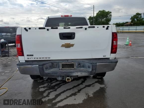2011 Chevrolet Silverado 1500 LT z VIN 1GCRCSEA4BZ403876, wystawiony jako Copart lot #56287935 z przebiegiem 331 859 mil mil oraz Szkoda całkowita • Salvage title. Historia ofert i sprzedaży dostępna na DreamBid. Obrazek 6.
