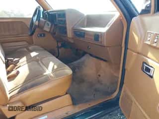 1993 Dodge Dakota S z VIN 1B7FL26X8PS234273, wystawiony jako IAAI lot #41874966 z przebiegiem 195 048 mil mil oraz . Historia ofert i sprzedaży dostępna na DreamBid. Obrazek 5.