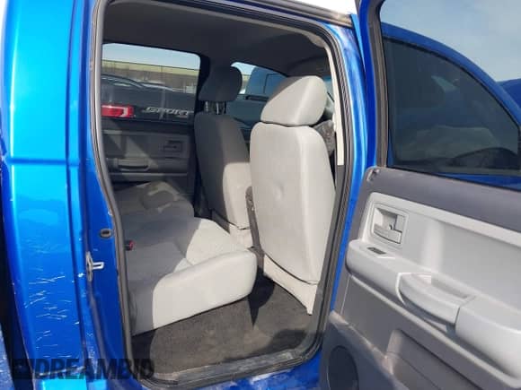 2008 Dodge Dakota SXT z VIN 1D7HW38K78S504060, wystawiony jako IAAI lot #41640644 z przebiegiem Nie podano mil oraz . Historia ofert i sprzedaży dostępna na DreamBid. Obrazek 8.