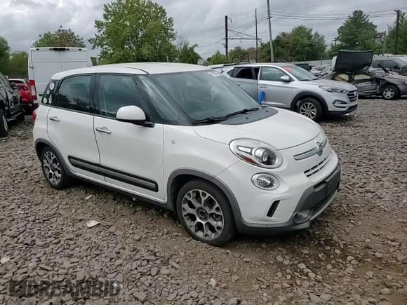 ✅ 2014 FIAT 500L Trekking • VIN: ZFBCFADH1EZ023701 • Lot: 71826844. Listed on Copart with 85,849 mi. Free auction sales archive from the USA and detailed vehicle history report at DreamBid. Image 10.