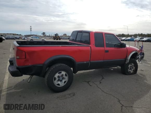 ✅ 2002 Chevrolet S-10 LS • VIN: 1GCCT19W528148246 • Лот: 45929905. Опубликован ранее на Copart с пробегом 151 017 миль. Бесплатный доступ к архиву аукционных продаж из США и подробный отчёт об истории автомобиля на DreamBid. Изображение 3.