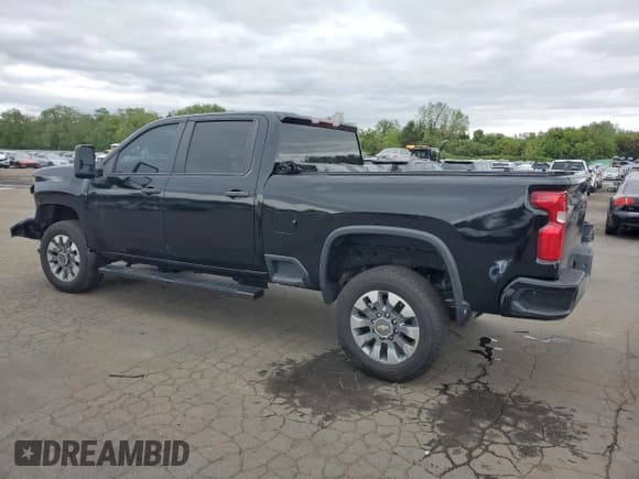 ✅ 2023 Chevrolet Silverado 2500HD Custom • VIN: 2GC4YME78P1729269 • Lot: 69827895. Wystawiony na Copart z przebiegiem 74 415 mil. Bezpłatny archiwum sprzedaży aukcyjnych z USA i szczegółowy raport historii pojazdu na DreamBid. Zdjęcie 2.