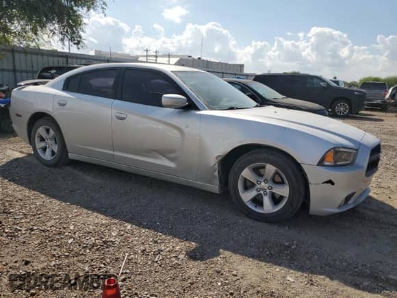 ✅ 2012 Dodge Charger SE • VIN: 2C3CDXBG6CH202916 • Lot: 82659015. Wystawiony na Copart z przebiegiem 236 826 mil. Bezpłatny archiwum sprzedaży aukcyjnych z USA i szczegółowy raport historii pojazdu na DreamBid. Zdjęcie 4.