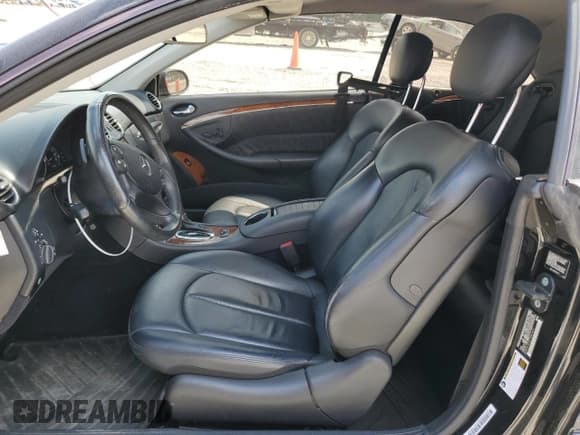 ✅ 2007 Mercedes-Benz CLK 550 • VIN: WDBTK72G97T081629 • Lot: 54391025. Listed on Copart with 87,641 mi. Free auction sales archive from the USA and detailed vehicle history report at DreamBid. Image 7.
