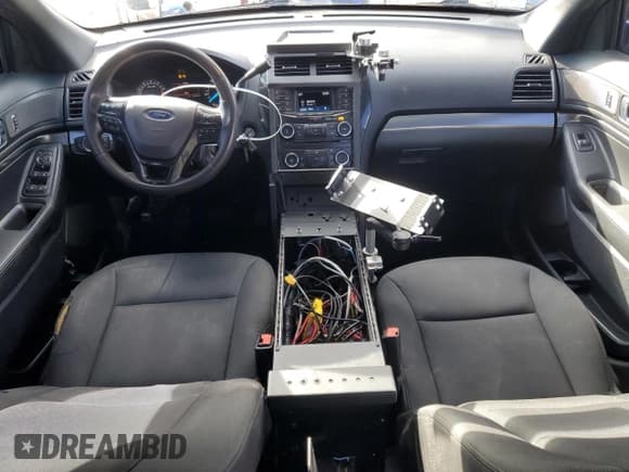 ✅ 2018 Ford Police Interceptor Utility • VIN: 1FM5K8AR9JGA84190 • Lot: 89681845. Listed on Copart with 107,391 mi. Free auction sales archive from the USA and detailed vehicle history report at DreamBid. Image 8.