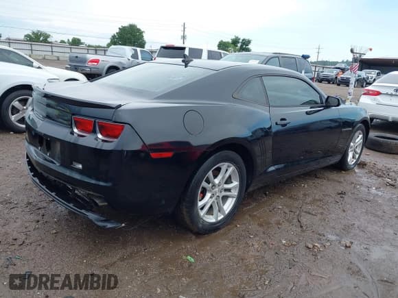 ✅ 2013 Chevrolet Camaro LT • VIN: 2G1FB1E39D9110756 • Lot: 42515570. Wystawiony na IAAI z przebiegiem 164 831 mil. Bezpłatny archiwum sprzedaży aukcyjnych z USA i szczegółowy raport historii pojazdu na DreamBid. Zdjęcie 4.